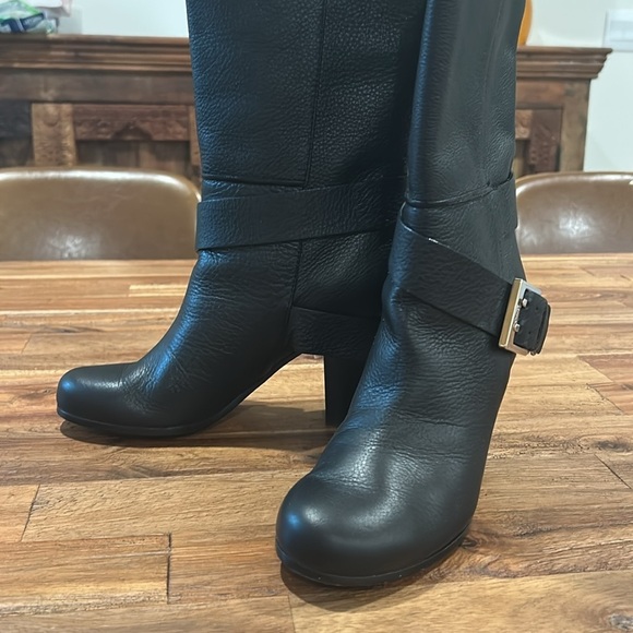 Chloe Black Heeled Boots with Gold Buckle and Chunky Heel - Picture 4 of 15